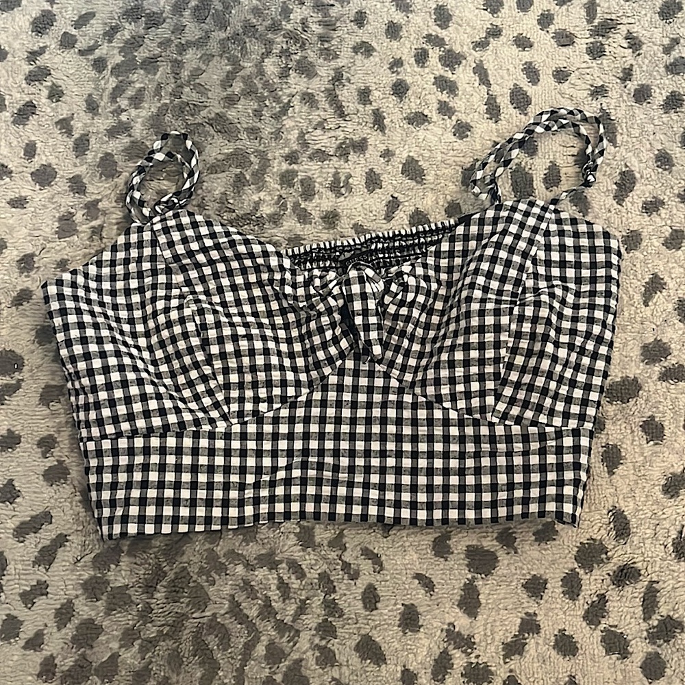 Women's Guess white and black plaid crop top. Size medium